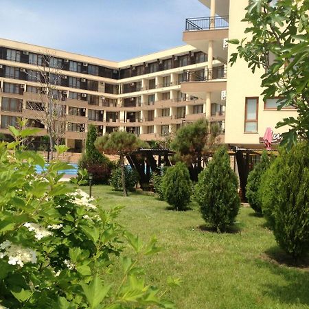 Luxor Apartments Pomorie Bagian luar foto