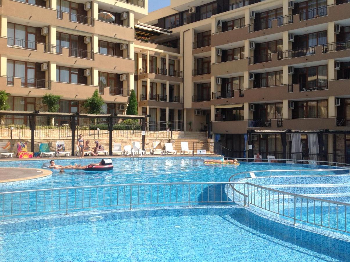 Luxor Apartments Pomorie Bagian luar foto