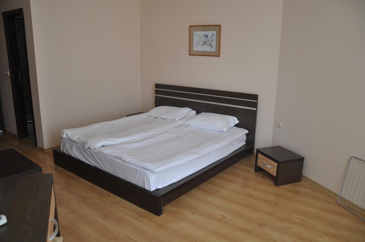 Luxor Apartments Pomorie Bagian luar foto