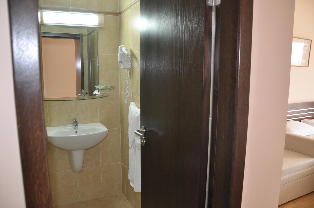 Luxor Apartments Pomorie Bagian luar foto