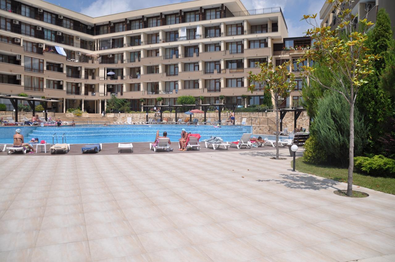 Luxor Apartments Pomorie Bagian luar foto