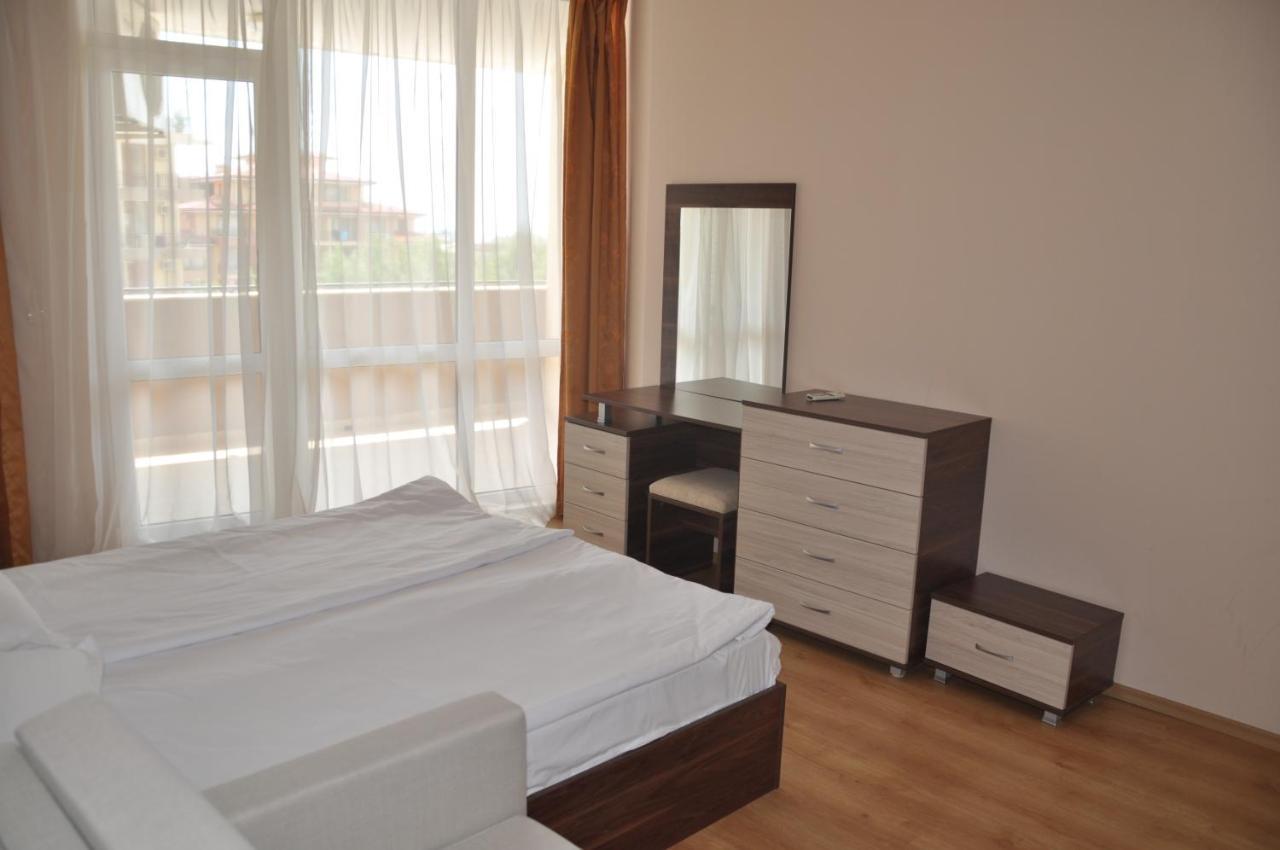 Luxor Apartments Pomorie Bagian luar foto