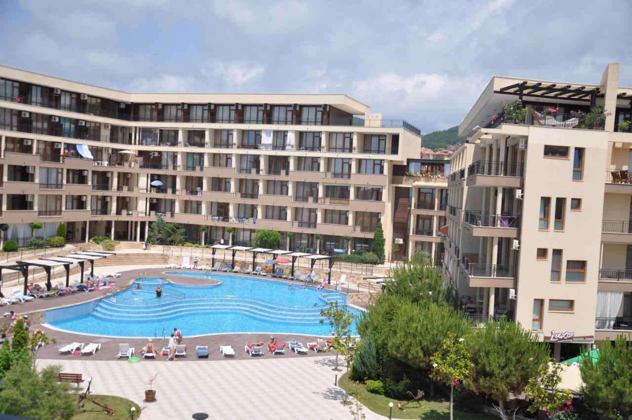 Luxor Apartments Pomorie Bagian luar foto
